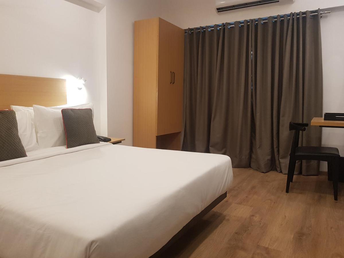 Hotel Unicontinental Мумбаи Экстерьер фото