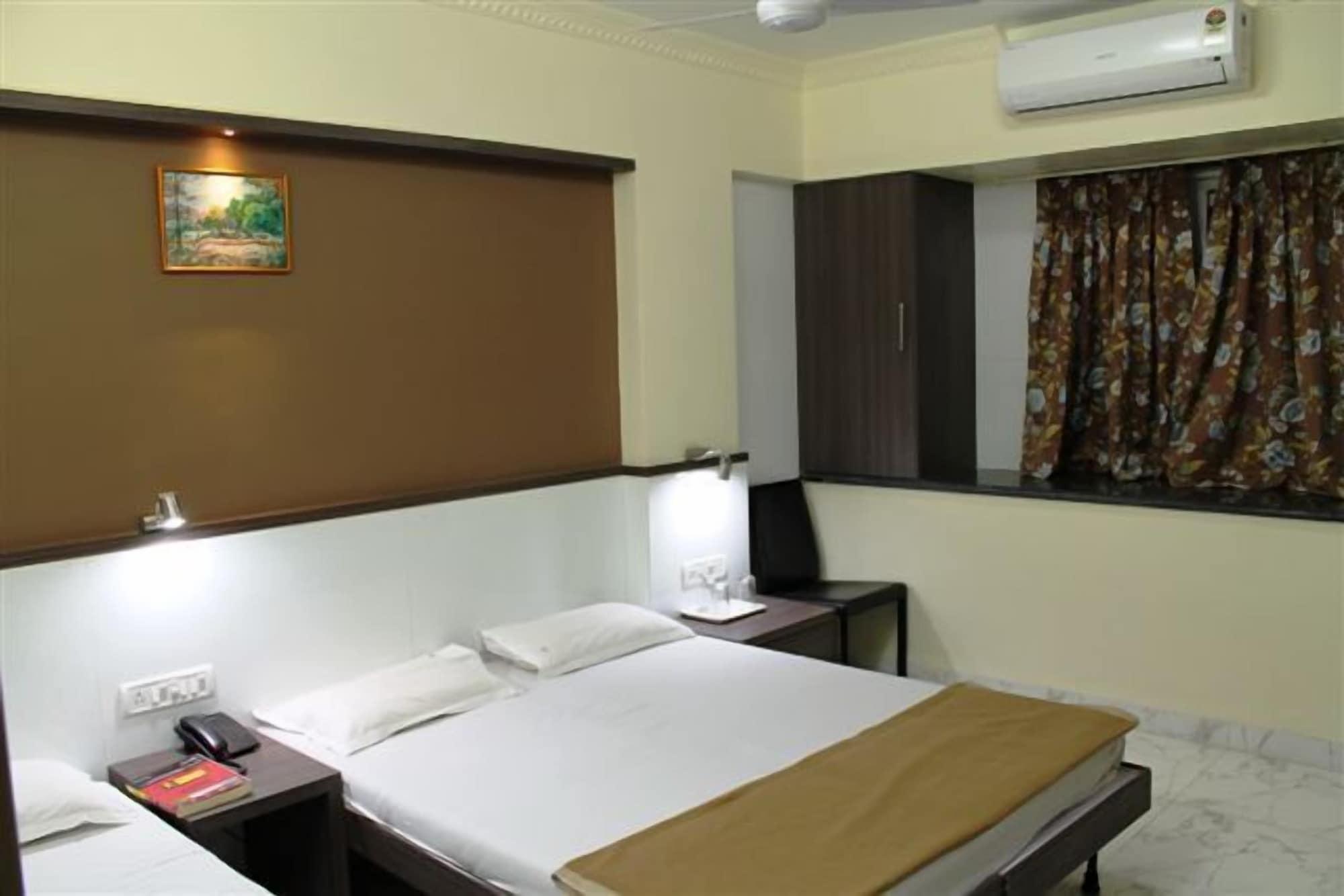 Hotel Unicontinental Мумбаи Экстерьер фото