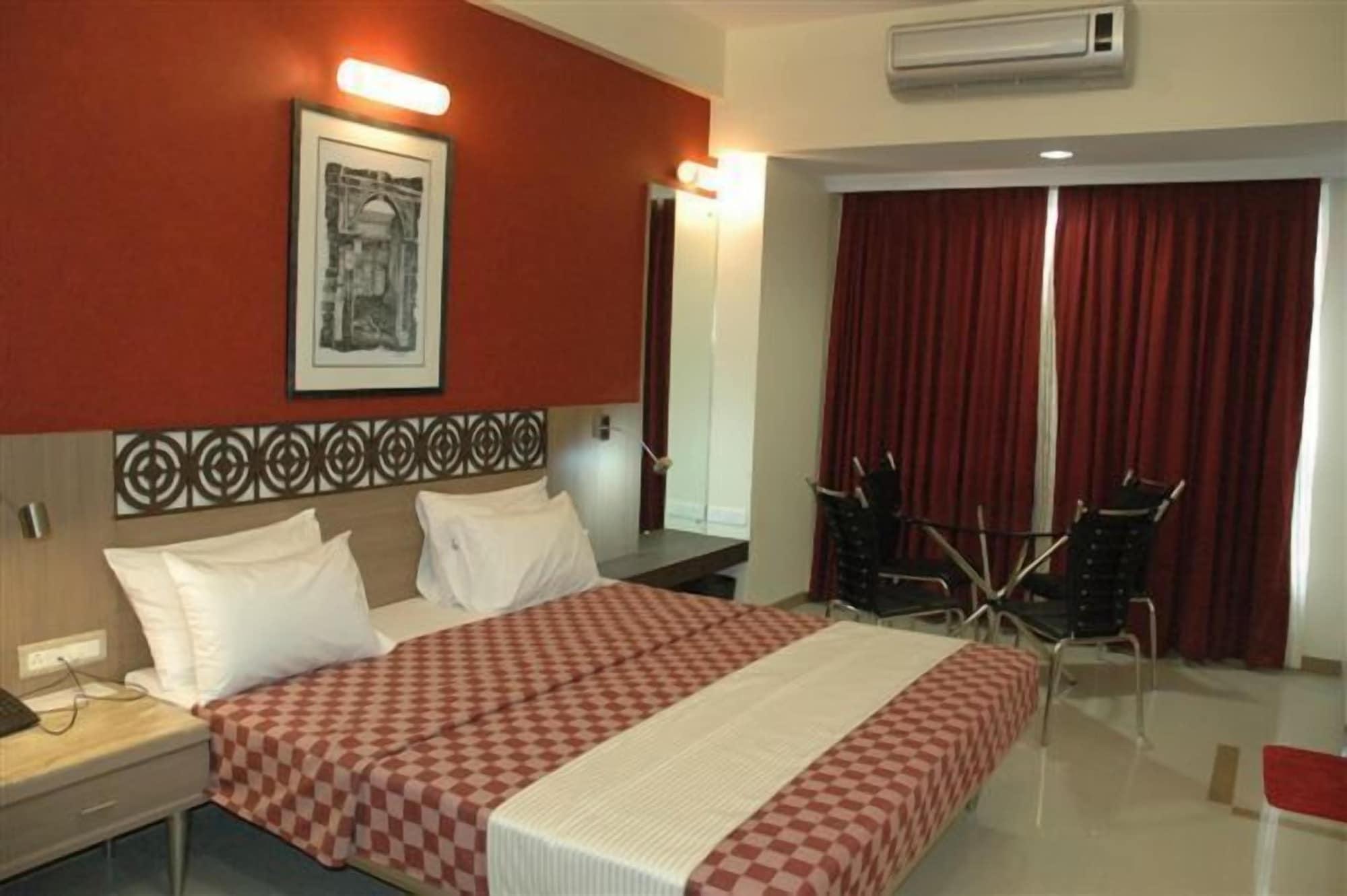 Hotel Unicontinental Мумбаи Экстерьер фото