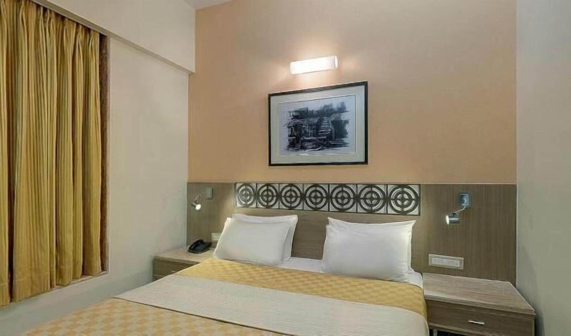 Hotel Unicontinental Мумбаи Экстерьер фото