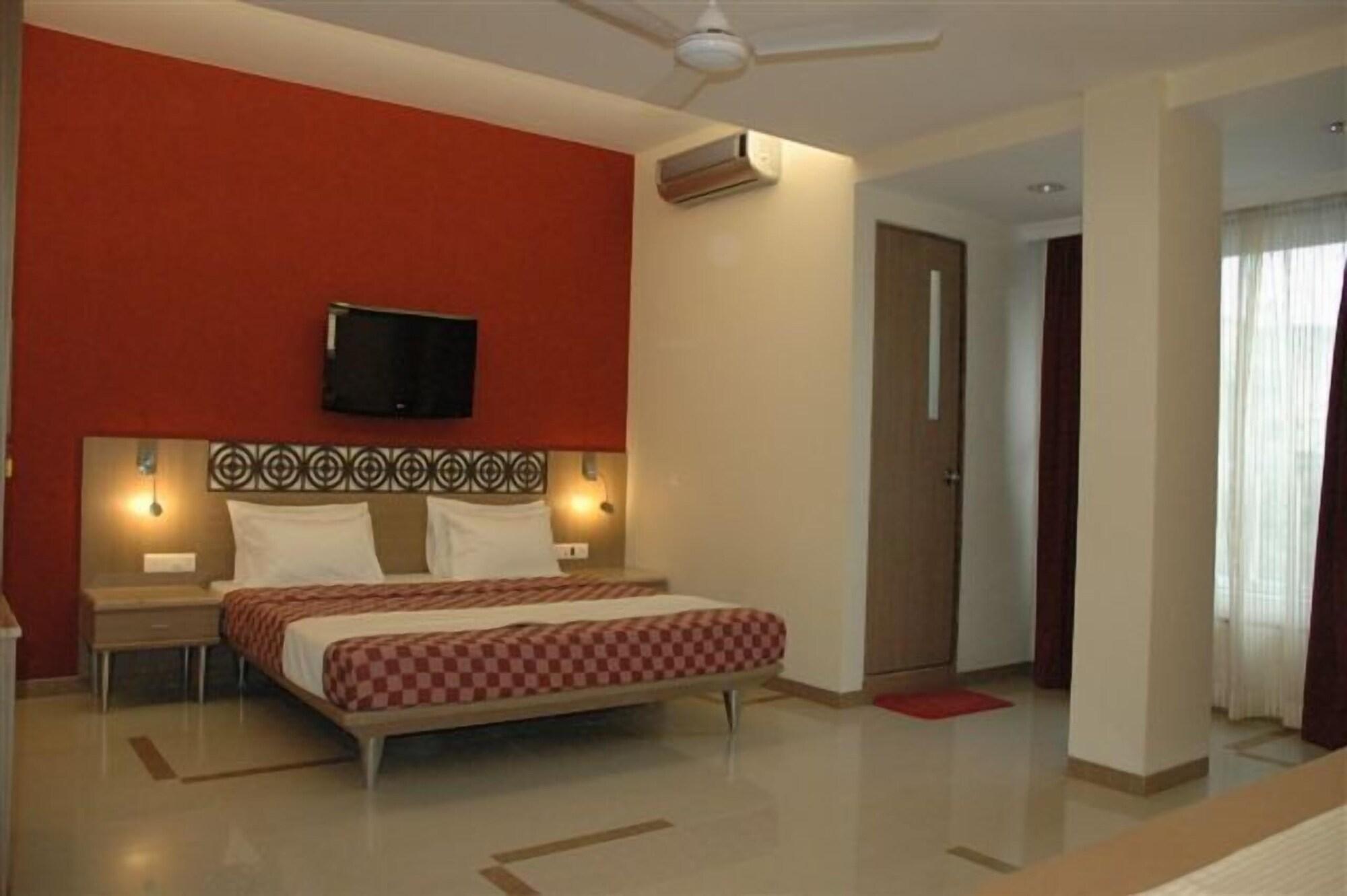 Hotel Unicontinental Мумбаи Экстерьер фото