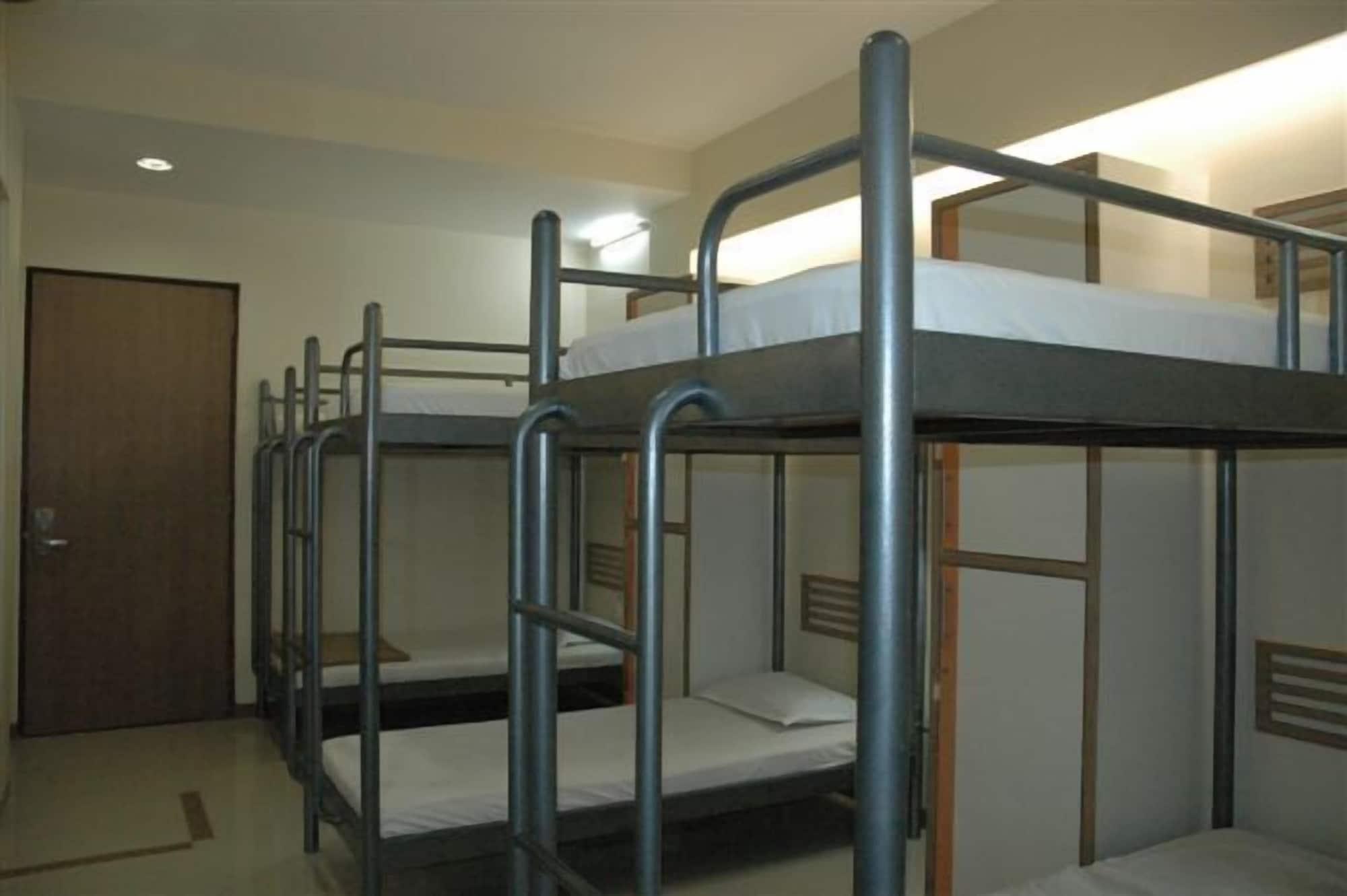 Hotel Unicontinental Мумбаи Экстерьер фото