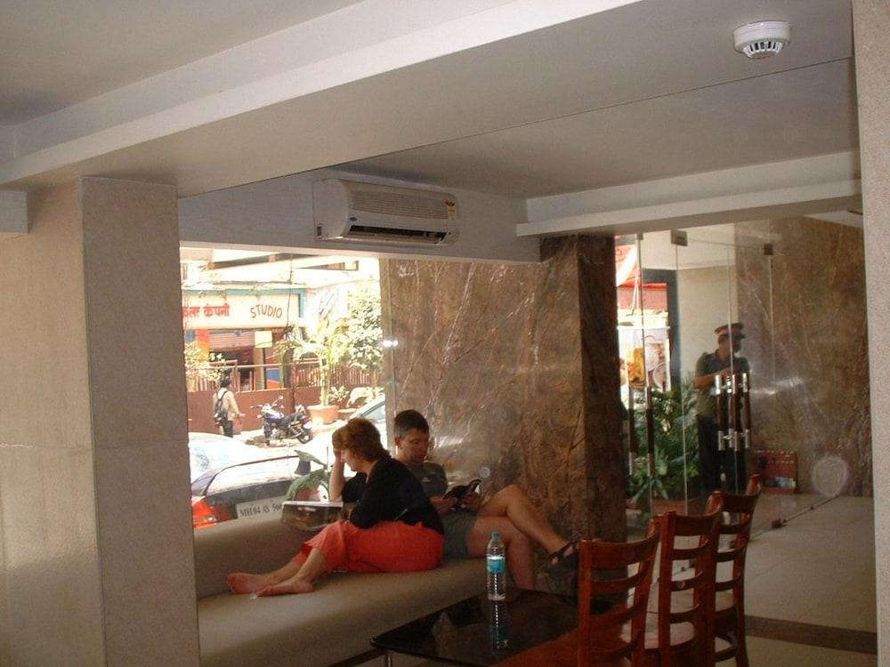 Hotel Unicontinental Мумбаи Экстерьер фото