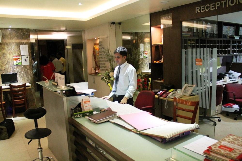 Hotel Unicontinental Мумбаи Экстерьер фото