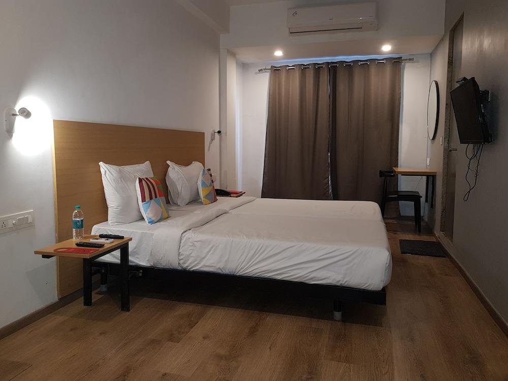 Hotel Unicontinental Мумбаи Экстерьер фото