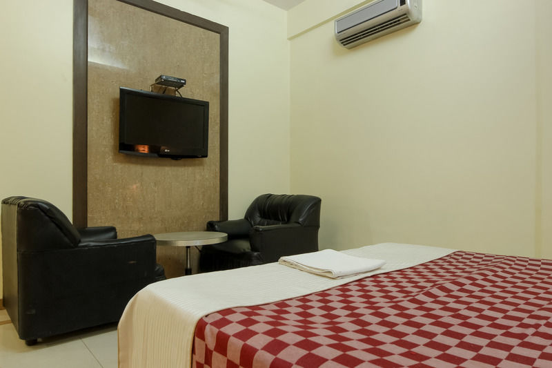 Hotel Unicontinental Мумбаи Экстерьер фото